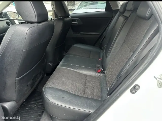 Toyota Auris 2014 · 1.8 AT