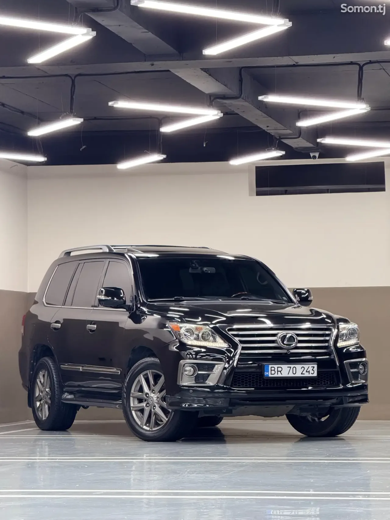 Lexus LX series 2015 · 5.7 AT