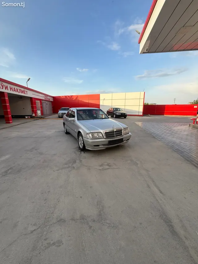 Mercedes-Benz C class 2000 · 2.8 AT