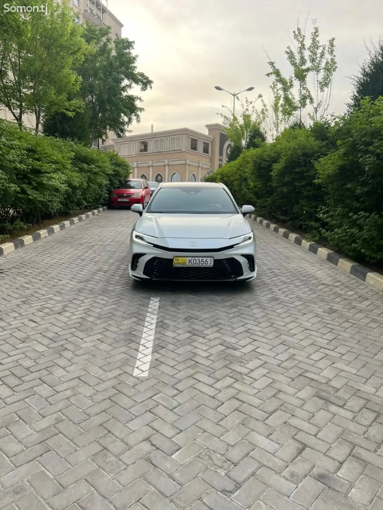 Toyota Camry 2025 · 2.0 AT