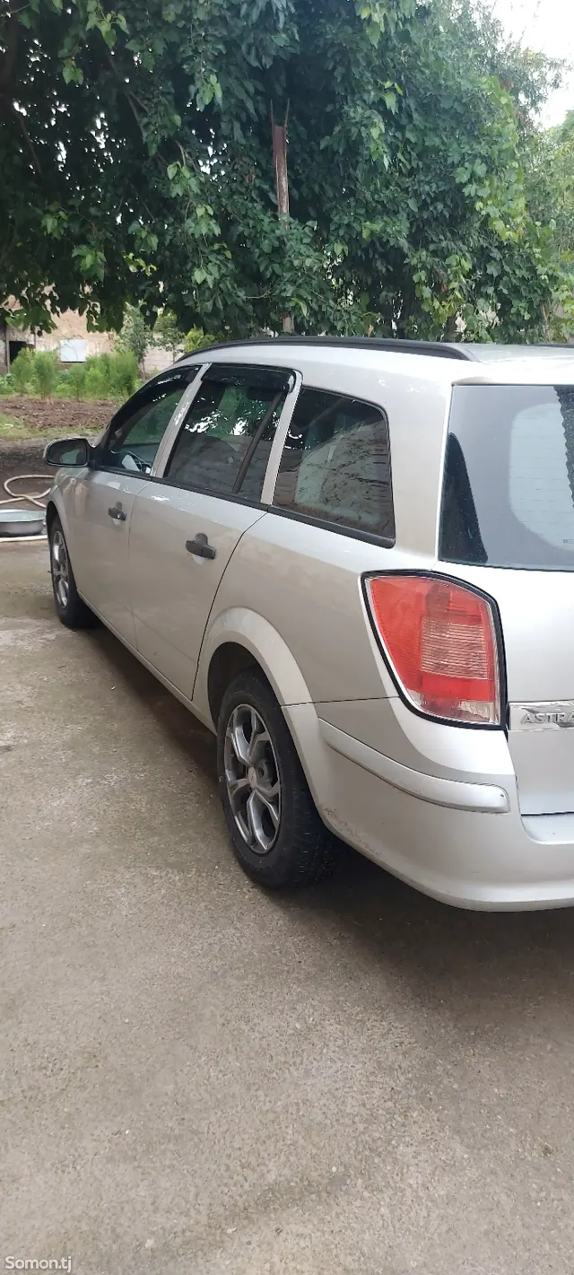 Opel Astra H 2011 · 1.6 MT