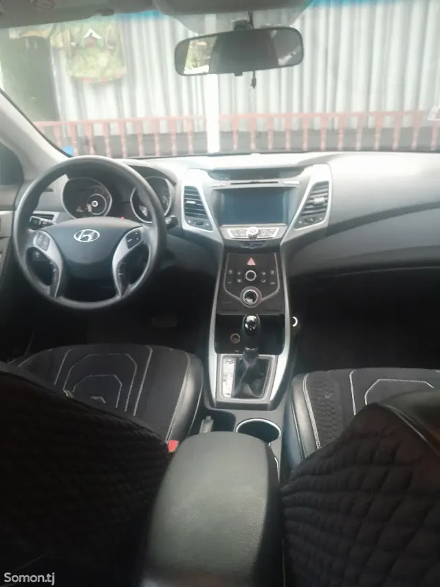 Hyundai Avante 2015 · 1.6 AT