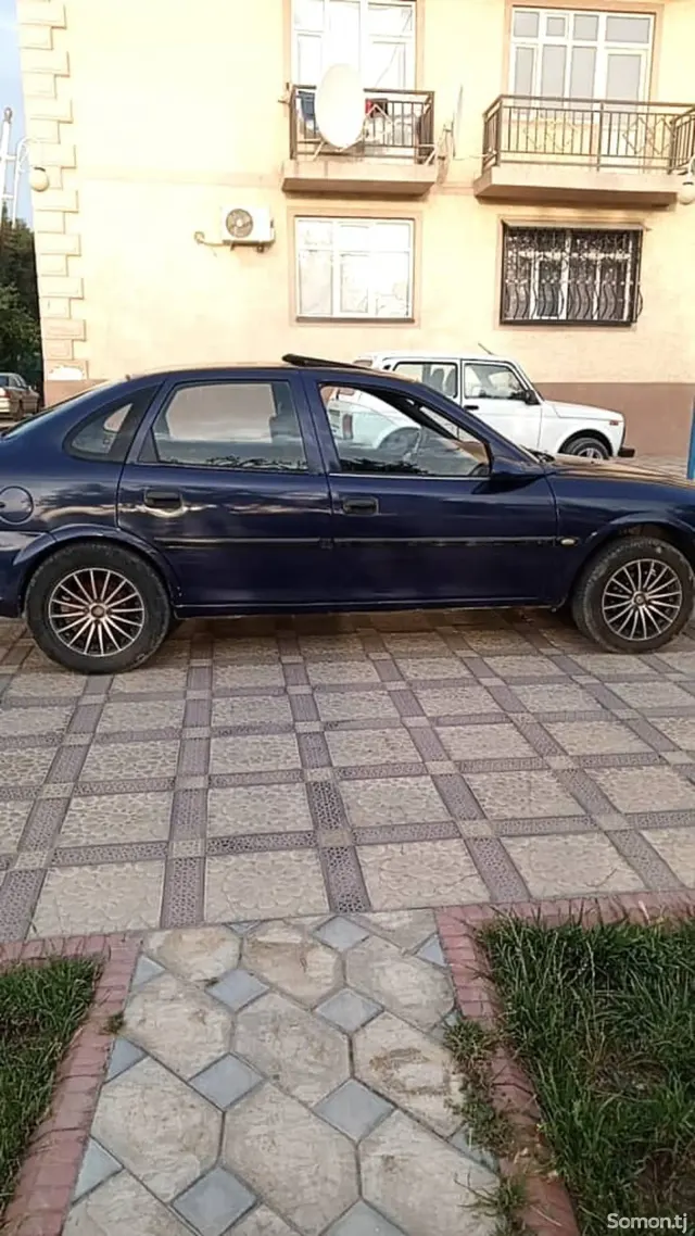 Opel Vectra B 1996 · 1.6 MT