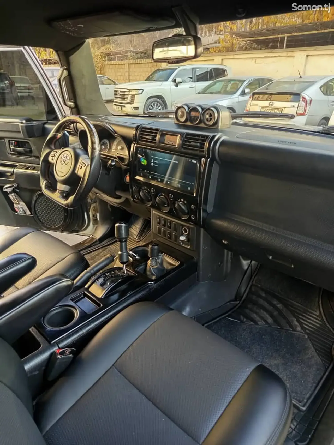 Toyota FJ Cruiser 2013 · 2.0 AT