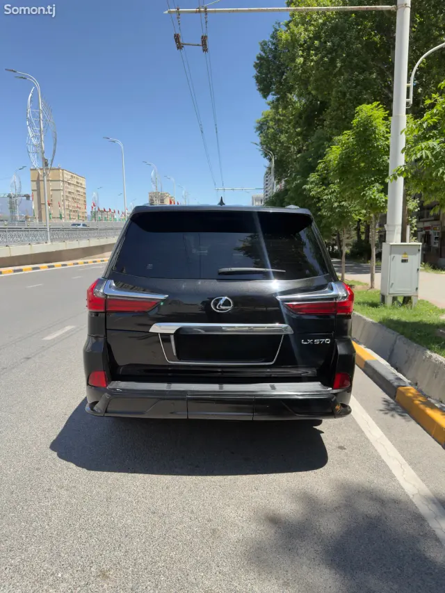 Lexus LX series 2020 · 5.7 AT