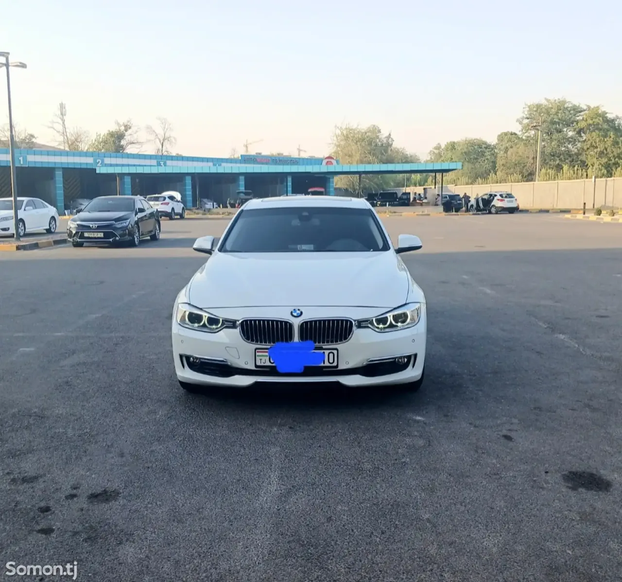 BMW 3 series 2015 · 2.0 AT