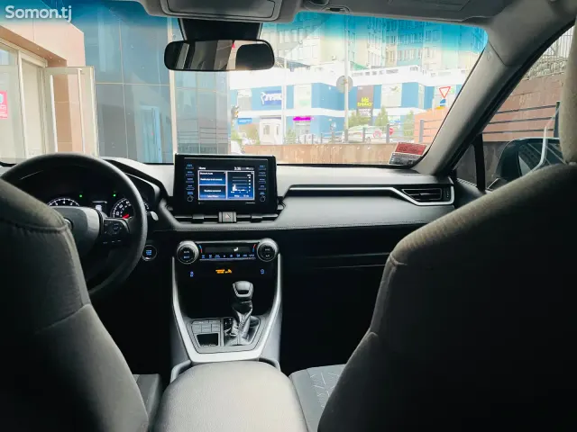 Toyota RAV 4 2020 · 2.5 AT