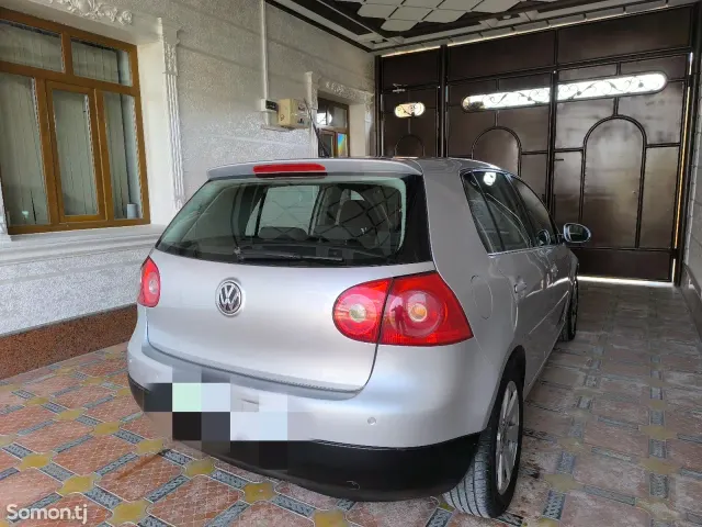 Volkswagen Golf 2007 · 1.6 MT