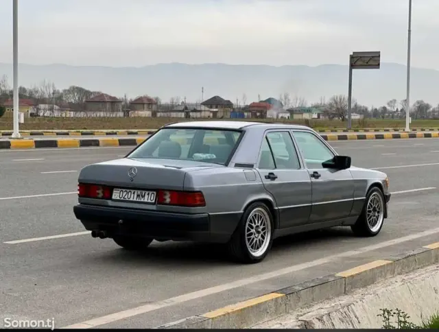 Mercedes-Benz W201 1991 · 2.3 AT