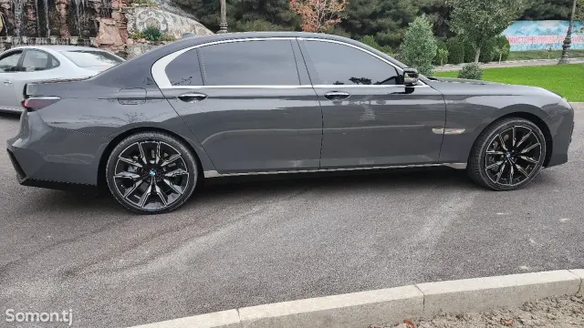 BMW 7 series 2013 · 4.0 AT