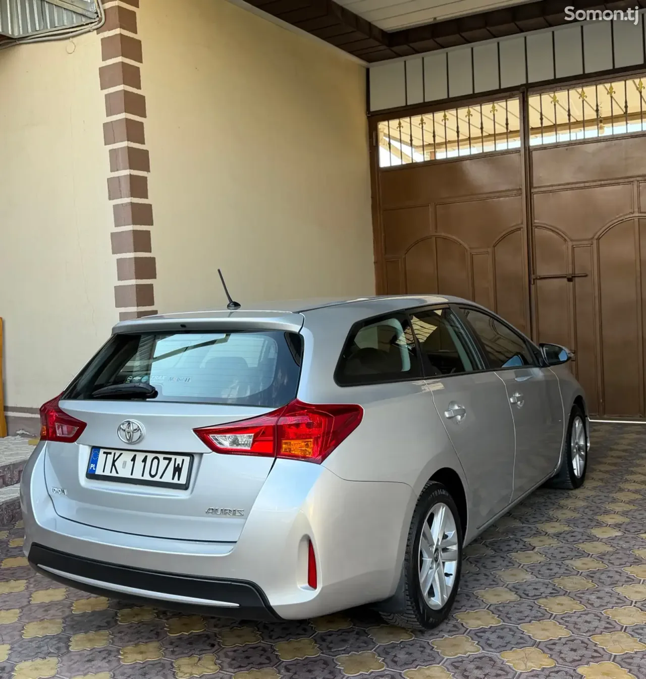 Toyota Auris 2014 · 1.6 MT