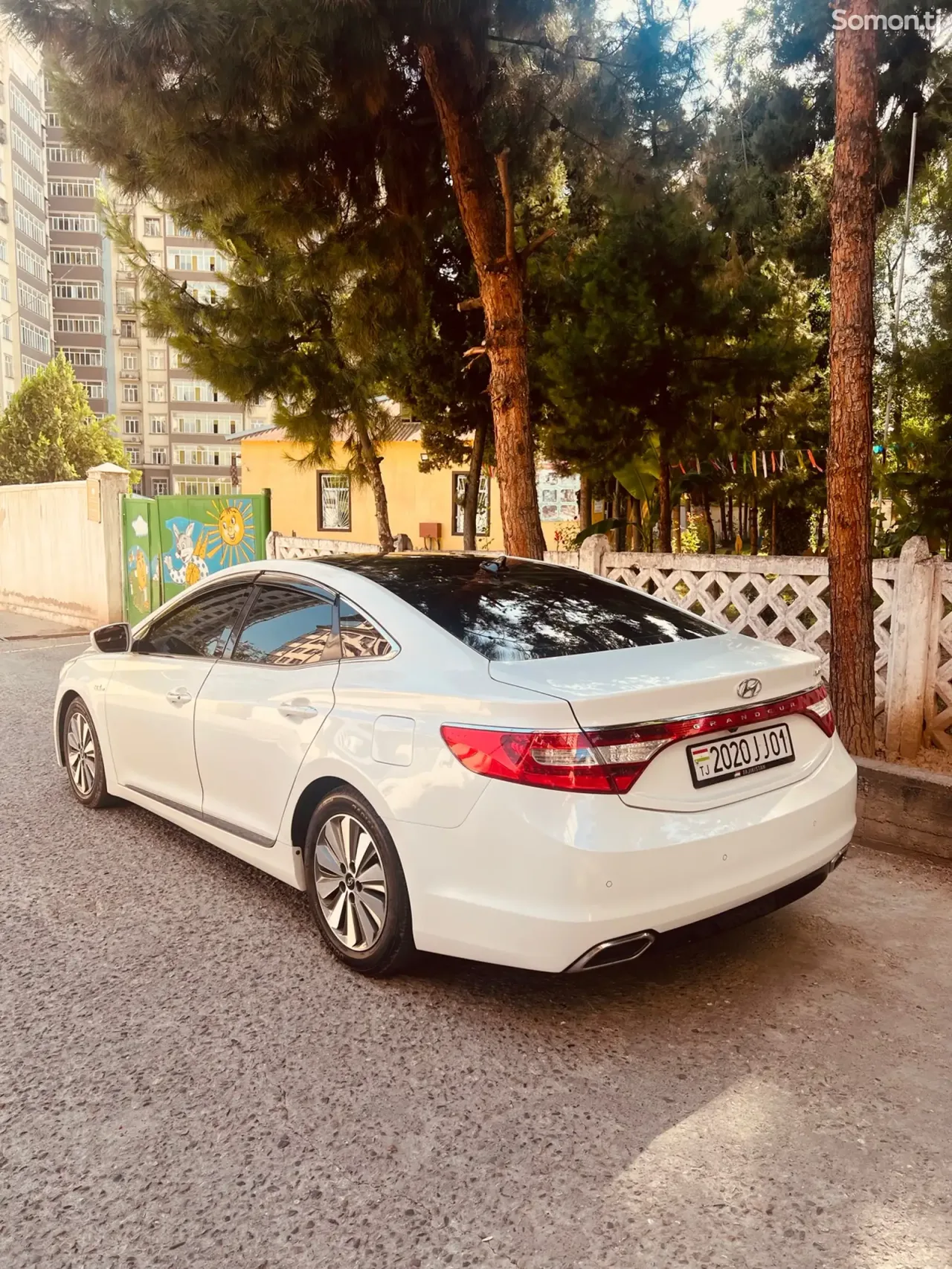 Hyundai Grandeur 2016 · 2.4 AT