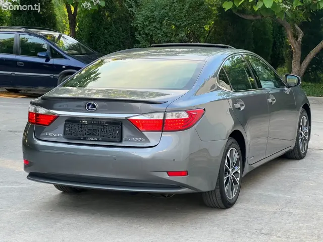 Lexus ES series 2015 · 2.5 AT
