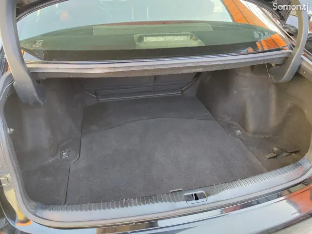 Lexus IS series 2015 · 2.5 AT