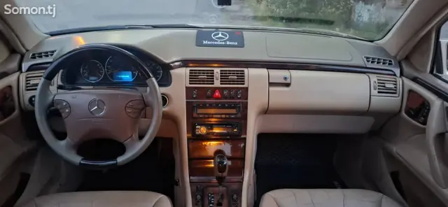 Mercedes-Benz E class 2001 · 4.3 AT