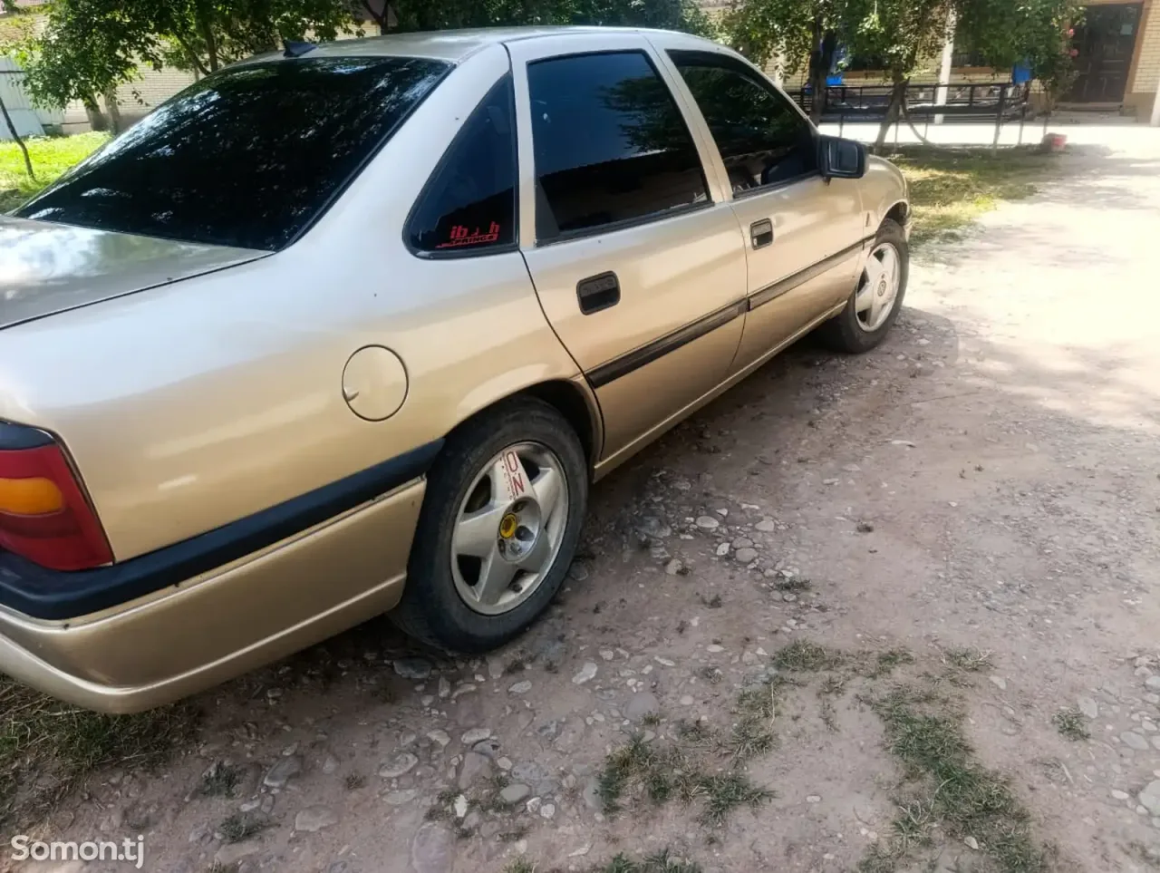Opel Vectra C 1993 · 1.6 MT