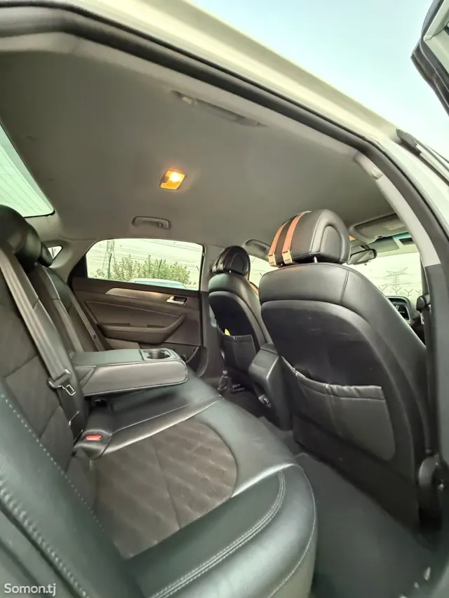 Hyundai Sonata 2014 · 2.4 AT