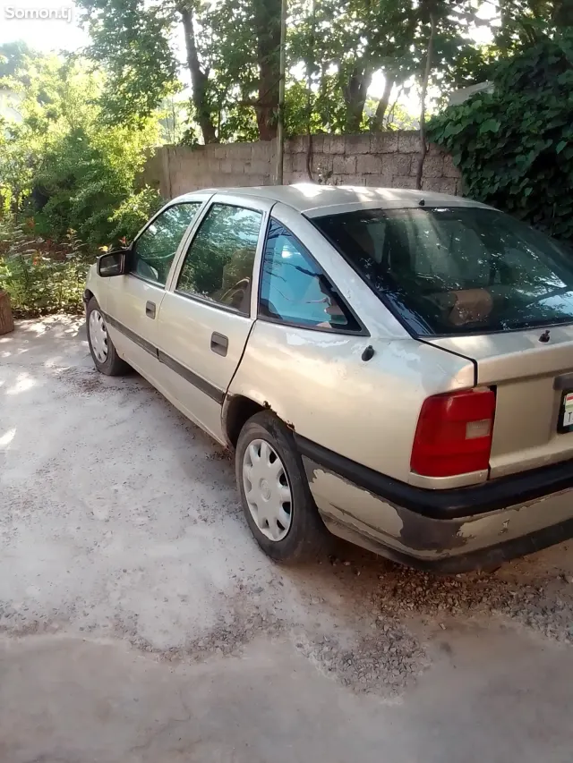 Opel Astra F 1990 · 1.6 MT