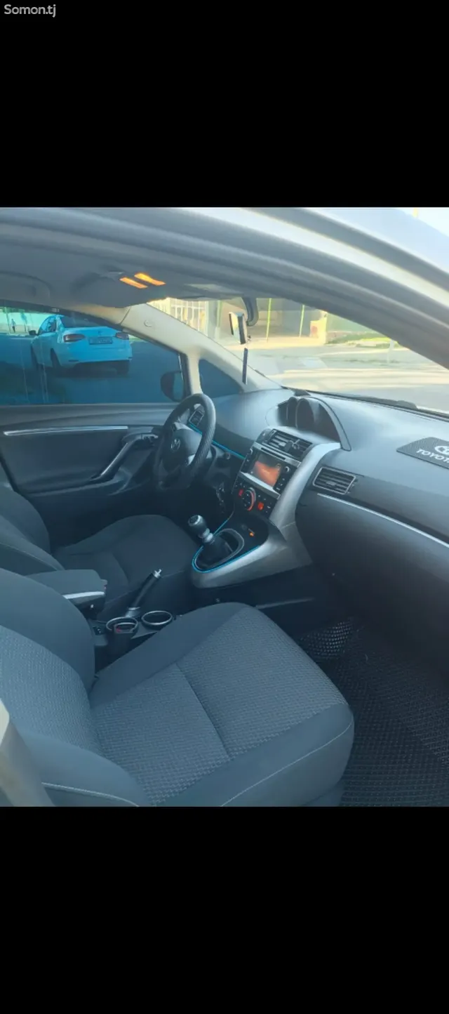 Toyota Verso 2015 · 1.6 MT