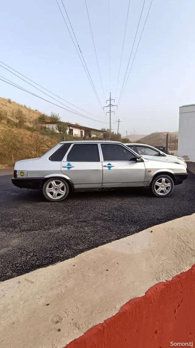 Lada (ВАЗ) 21099 2004 · 1.7 MT