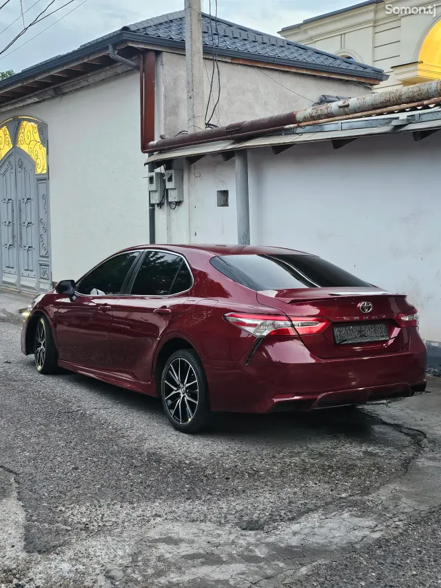 Toyota Camry 2018 · 2.5 AT