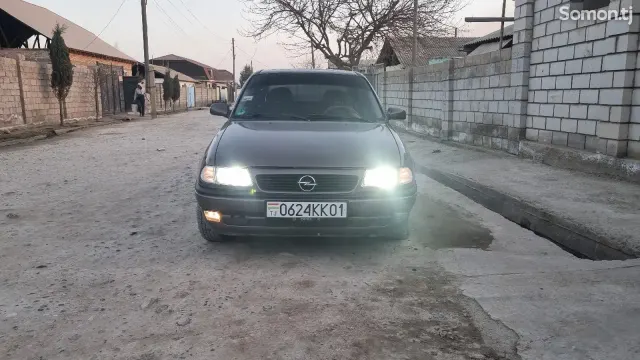 Opel Astra F 1998 · 1.6 MT