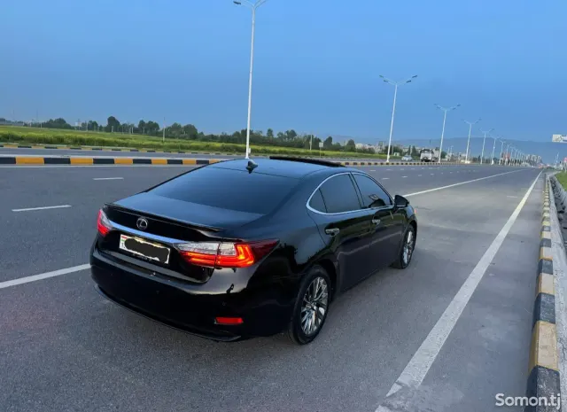 Lexus ES series 2016 · 2.5 AT