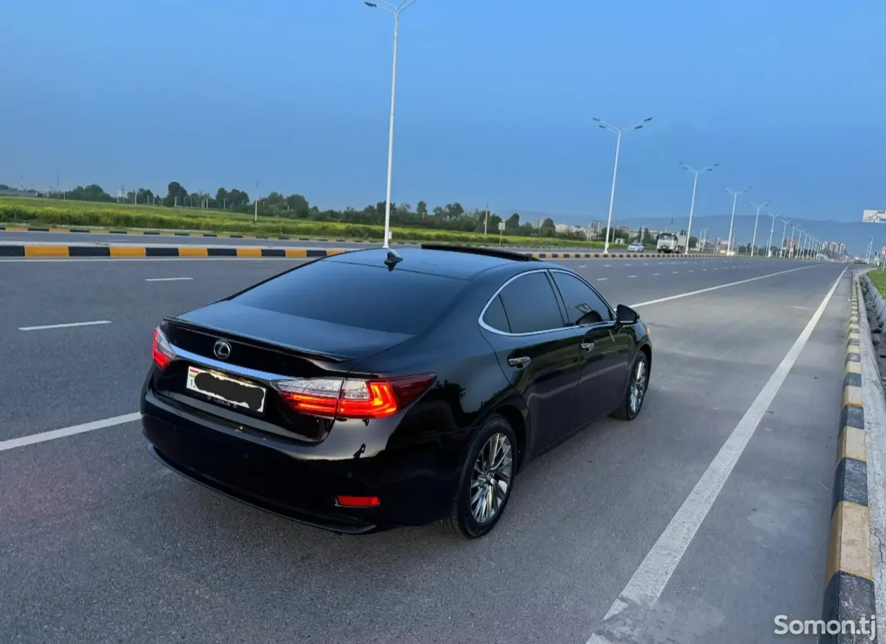 Lexus ES series 2016 · 2.5 AT