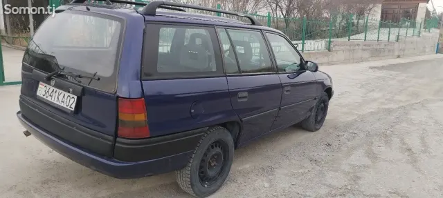 Opel Astra F 1995 · 1.6 MT