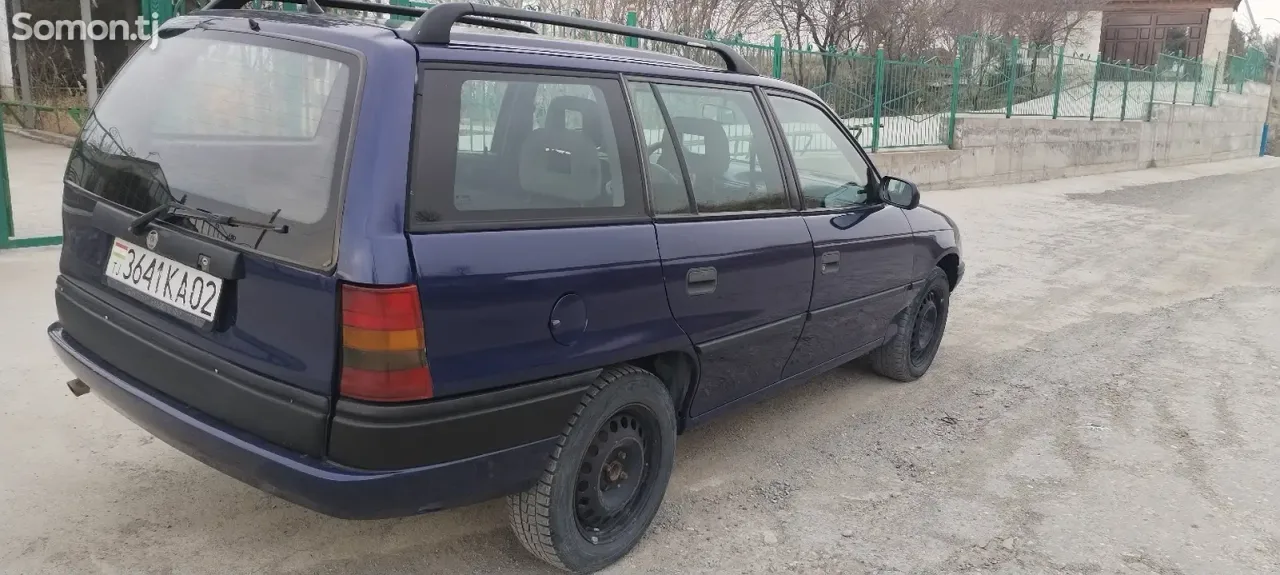 Opel Astra F 1995 · 1.6 MT