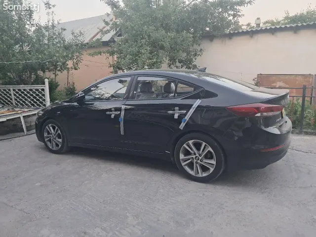 Hyundai Avante 2015 · 1.6 AT