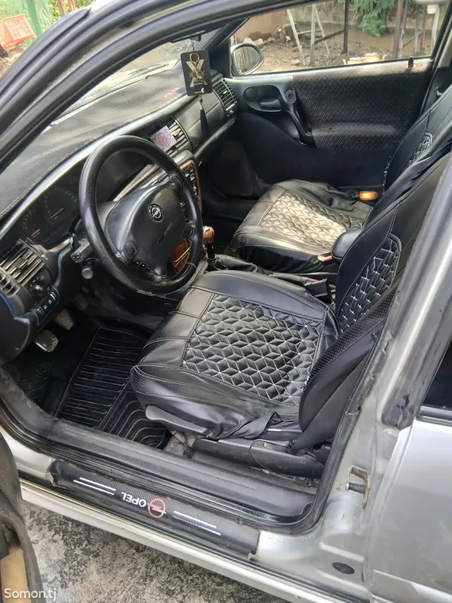 Opel Vectra B 1999 · 1.8 MT