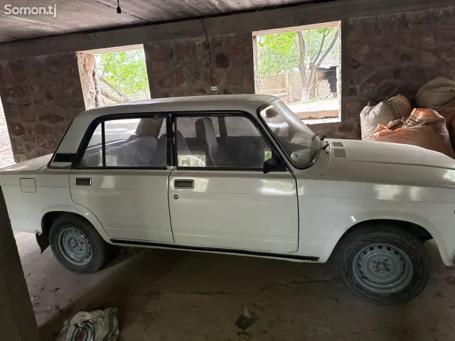Lada (ВАЗ) 2107 1999 · MT