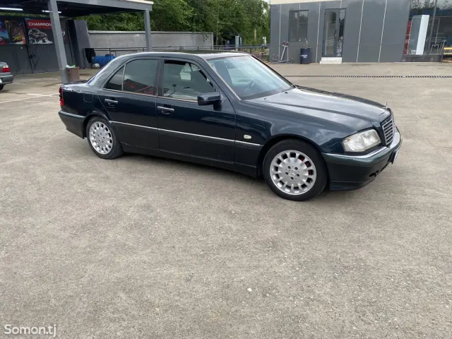 Mercedes-Benz C class 1999 · 2.4 MT