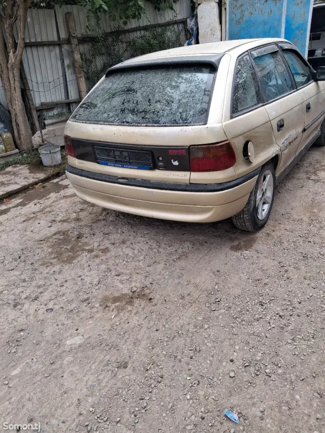 Opel Astra F 1996 · 1.6 MT