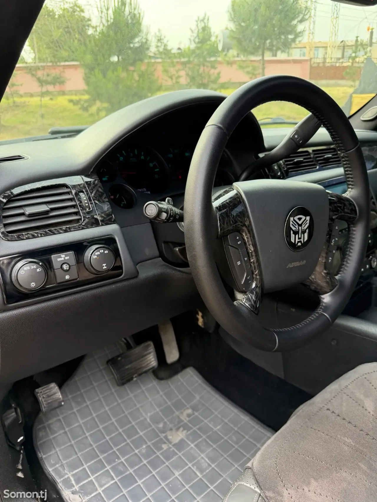 Chevrolet Tahoe 2011 · 5.3 AT