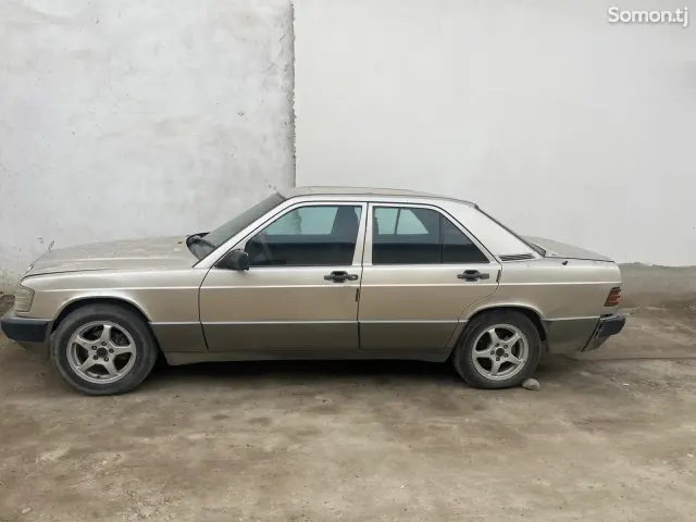 Mercedes-Benz W201 1991 · 1.6 MT