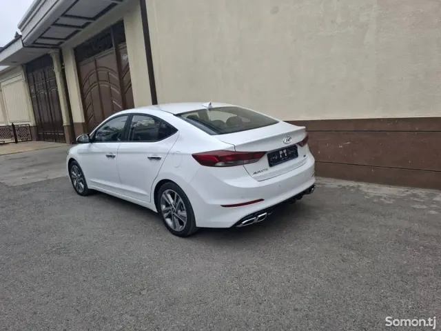 Hyundai Avante 2015 · 1.6 AT