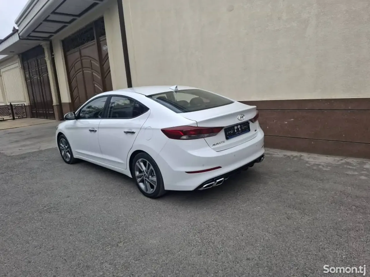 Hyundai Avante 2015 · 1.6 AT