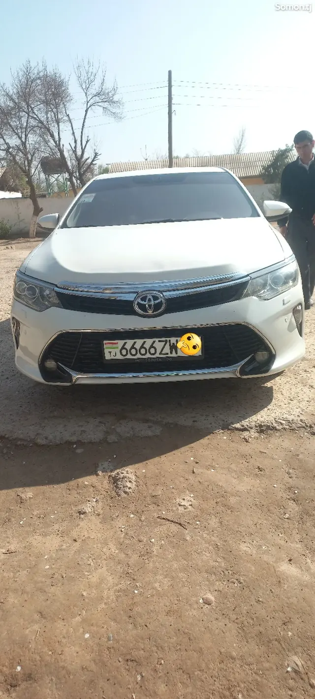 Toyota Camry 2015 · 2.0 AT