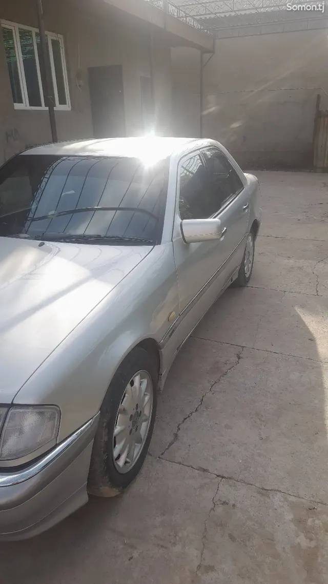 Mercedes-Benz C class 2000 · 2.8 AT
