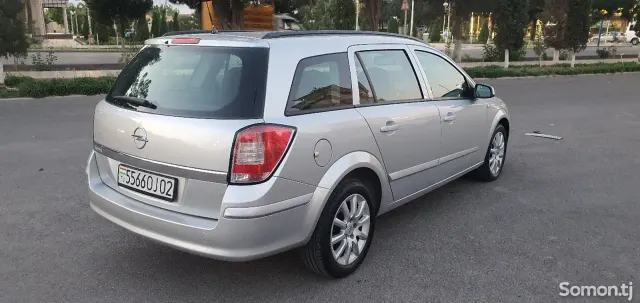 Opel Astra H 2007 · 1.6 MT