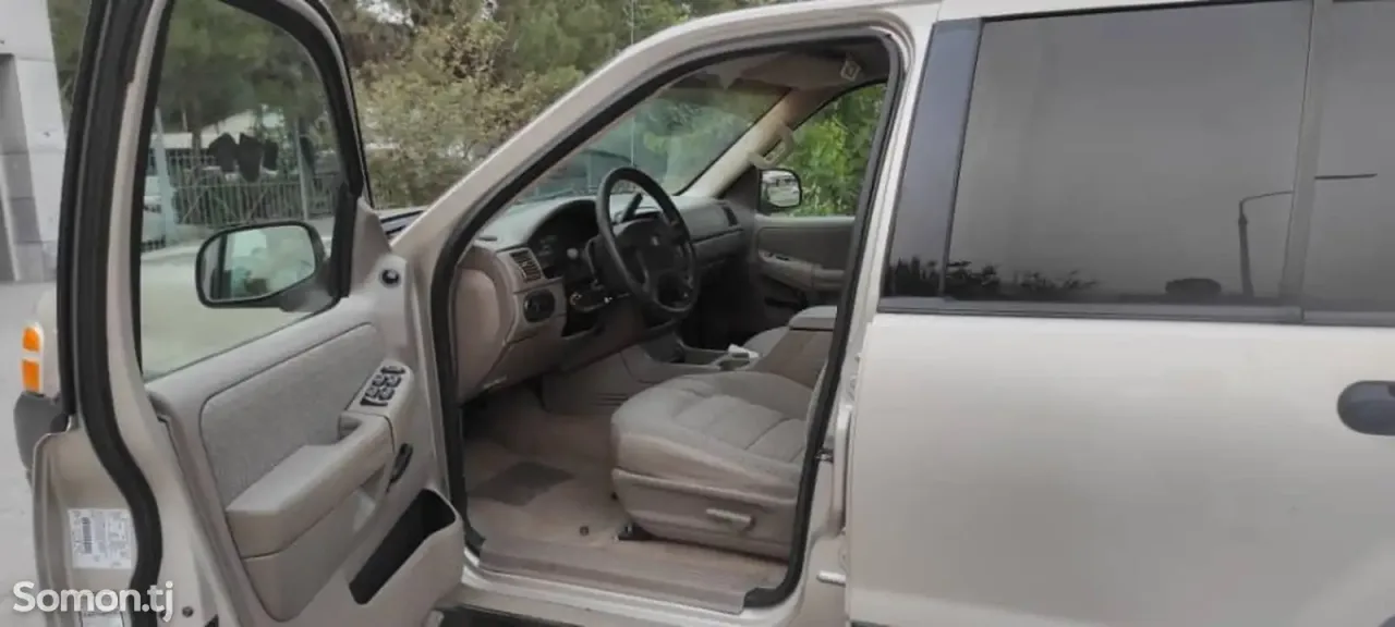 Ford Explorer 2005 · 4.0 AT