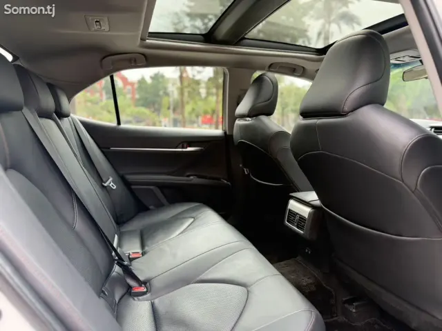 Toyota Camry 2018 · 2.5 AT