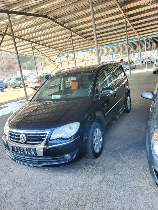 Volkswagen Touran 2007 · 1.4 MT