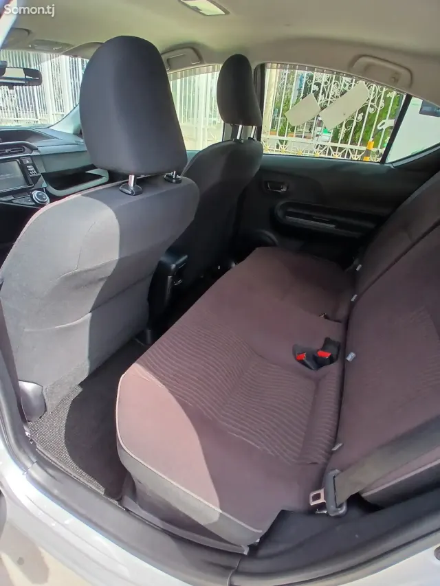Toyota Aqua 2015 · 1.5 AT