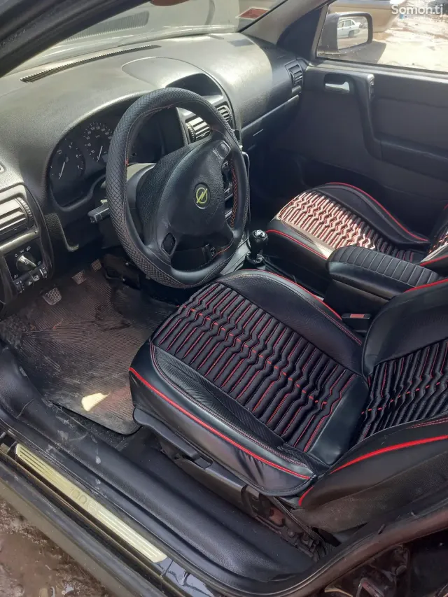 Opel Astra G 2000 · 1.6 MT