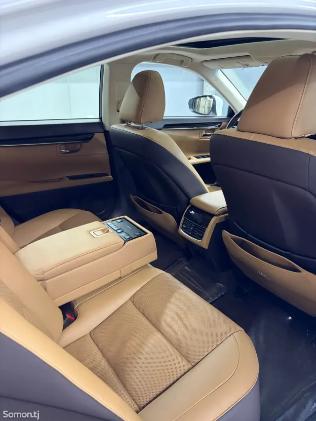 Lexus ES series 2017 · 2.5 AT