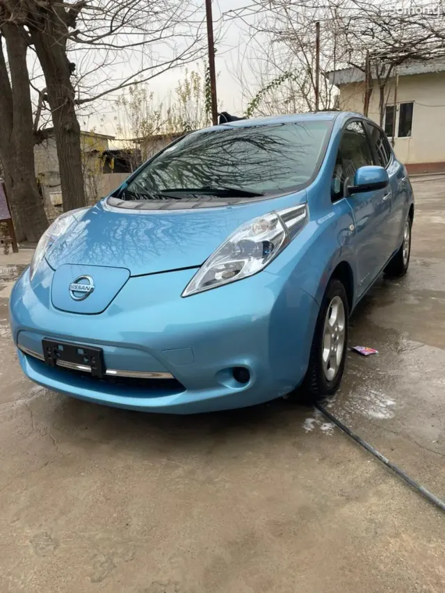 Nissan Leaf 2012 · AMT