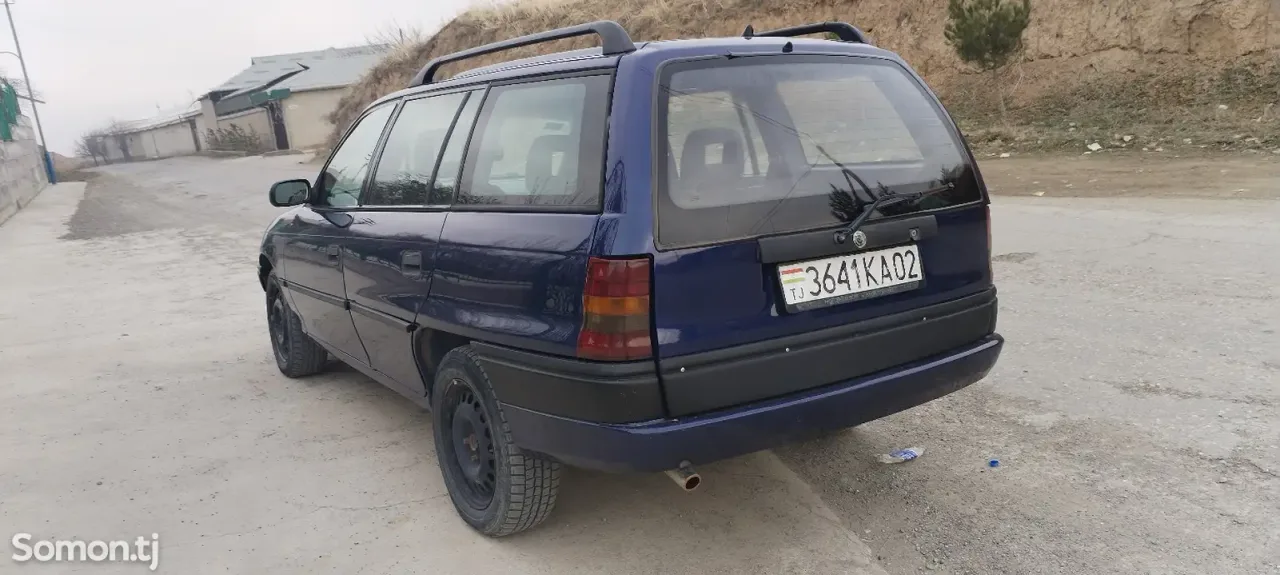 Opel Astra F 1995 · 1.6 MT
